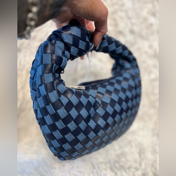 ๐๐NWT-URBAN EXPRESSIONS DENIM TRACY WOVEN KNOT CLUTCH๐๐ - Picture 13 of 17